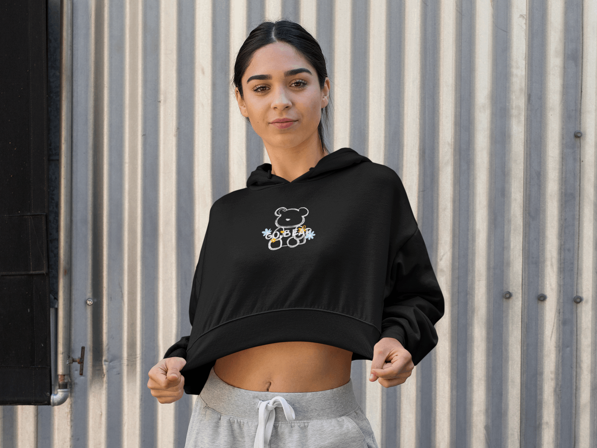 Cute Bear Graphic Black Crop Hoodie for Cozy Casual Style